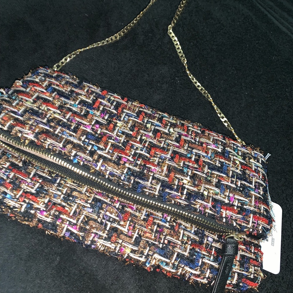 Tweeted colorful crossover